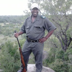 Mbazi Safaris - Kruger National Park Tour Operator - Lucky Mathebula - Owner and Qualified Field Guide and Tour Operator